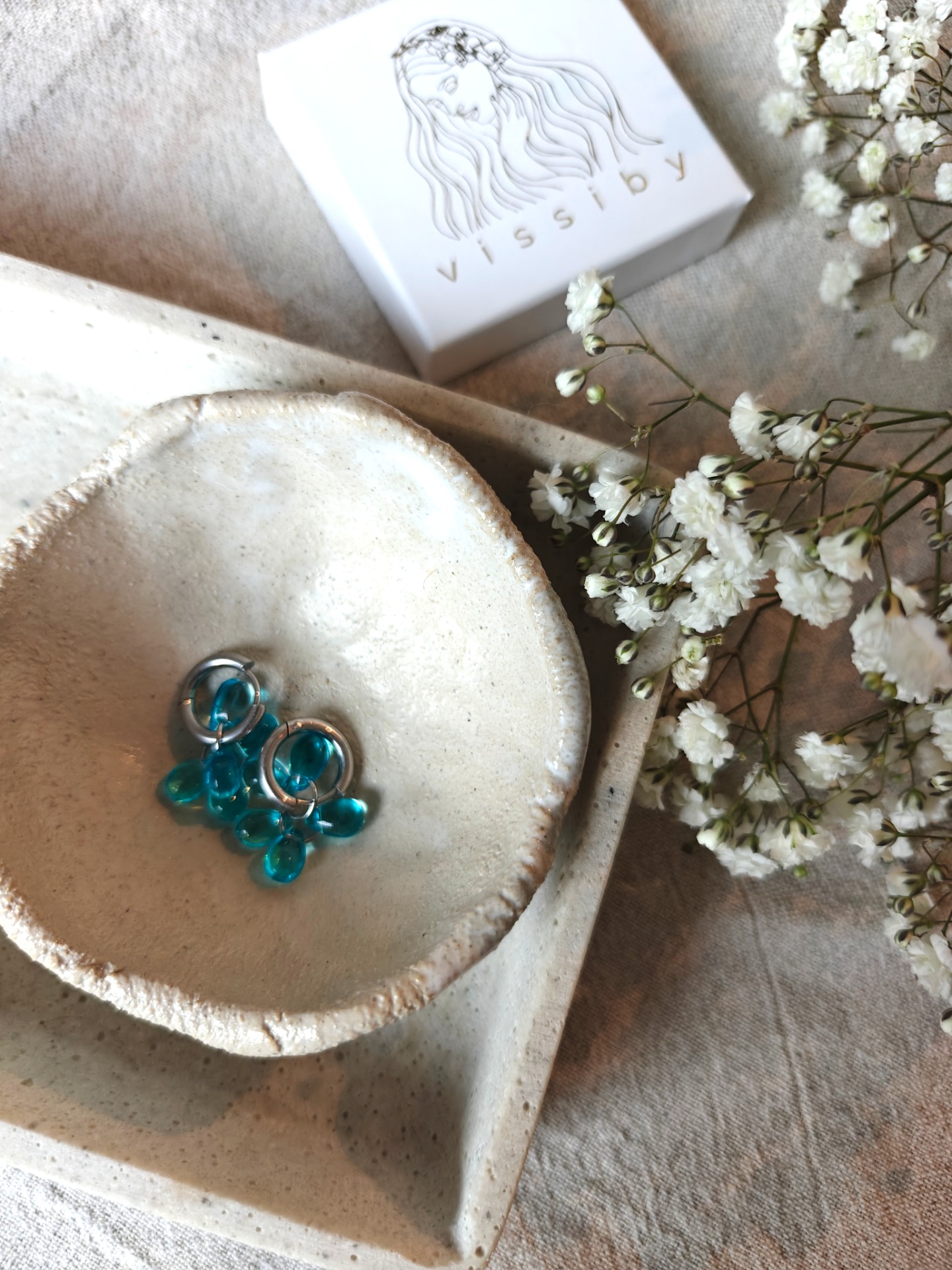 Hopeanvärinen rengas, kirurginterästä.